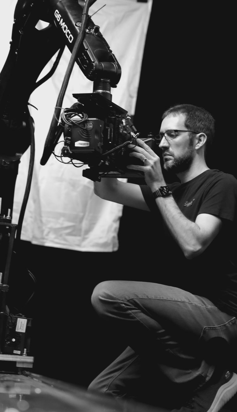 DOP configuring the RED Gemini camera on a robot arm
